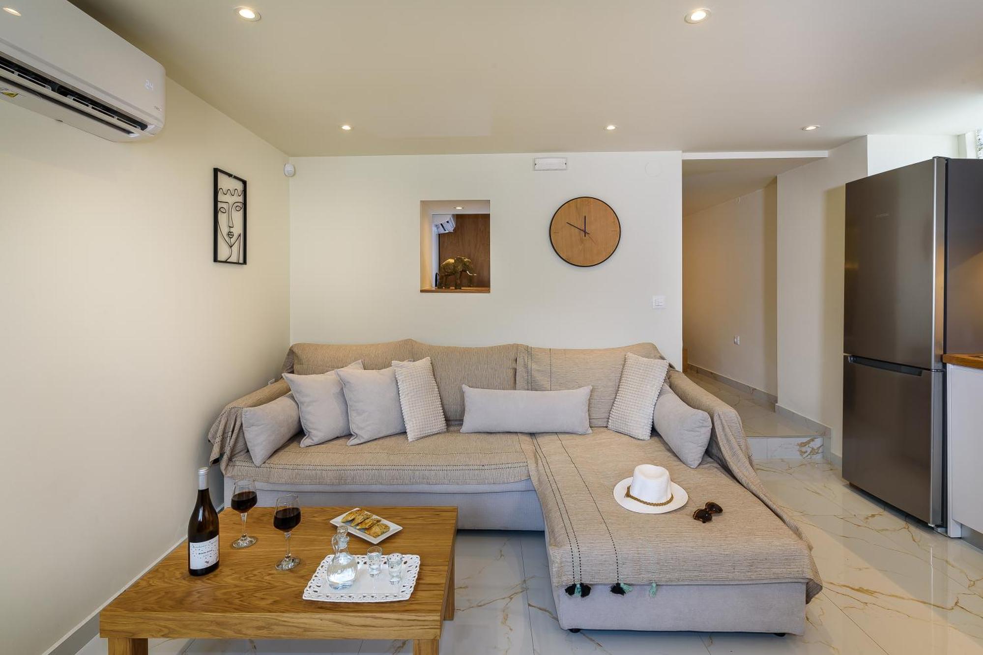 Nicolas Urban Luxury Living * Souda